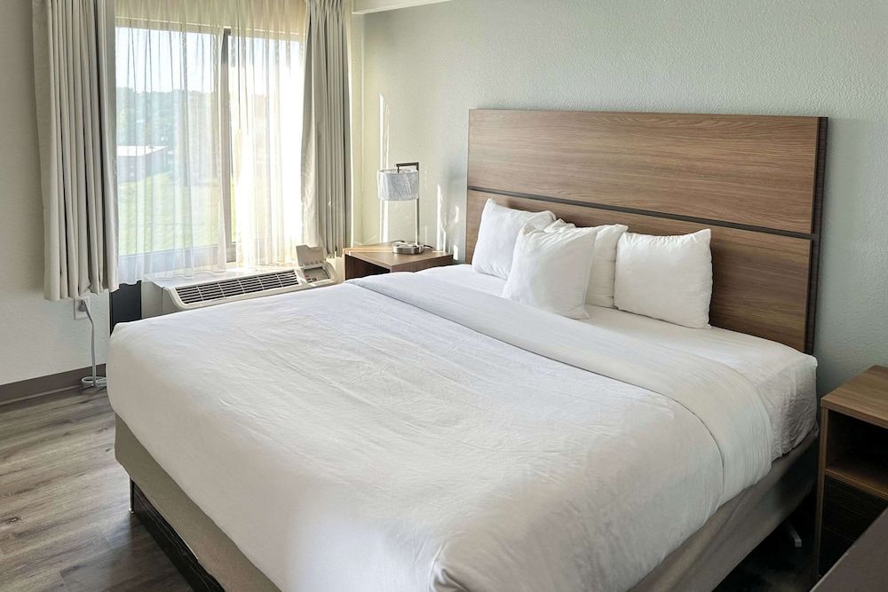 MainStay Suites Conover-Hickory Suite, 1 King Bed, Non Smoking 2