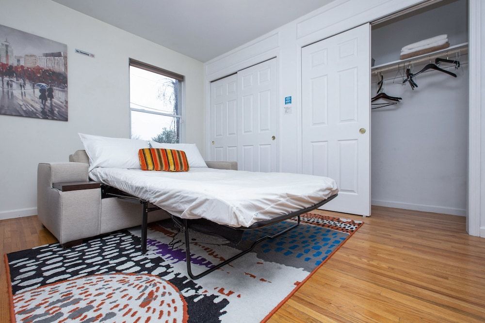 Racpanos Modern Stay on Forrest Street Executive Suite, 1 King Bed with Sofa bed, Non Smoking, Private Bathroom, Shared Kitchen 7