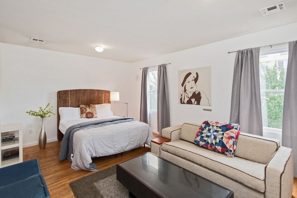 Executive Room, 1 Queen Bed with Sofa bed, Non Smoking, Private Bathroom, Shared Kitchen