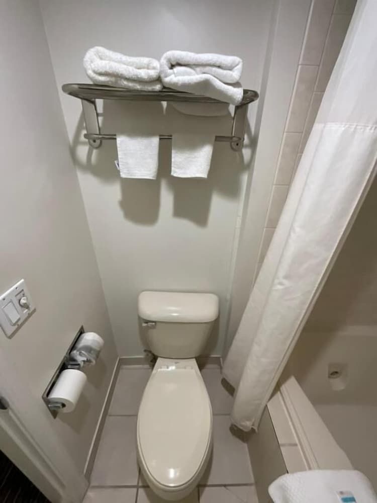 Double Room, 2 Queen Beds, Non Smoking, Jetted Tub