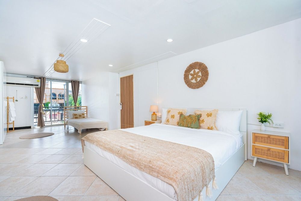 Kata Station Family Room, 1 Double Bed 5