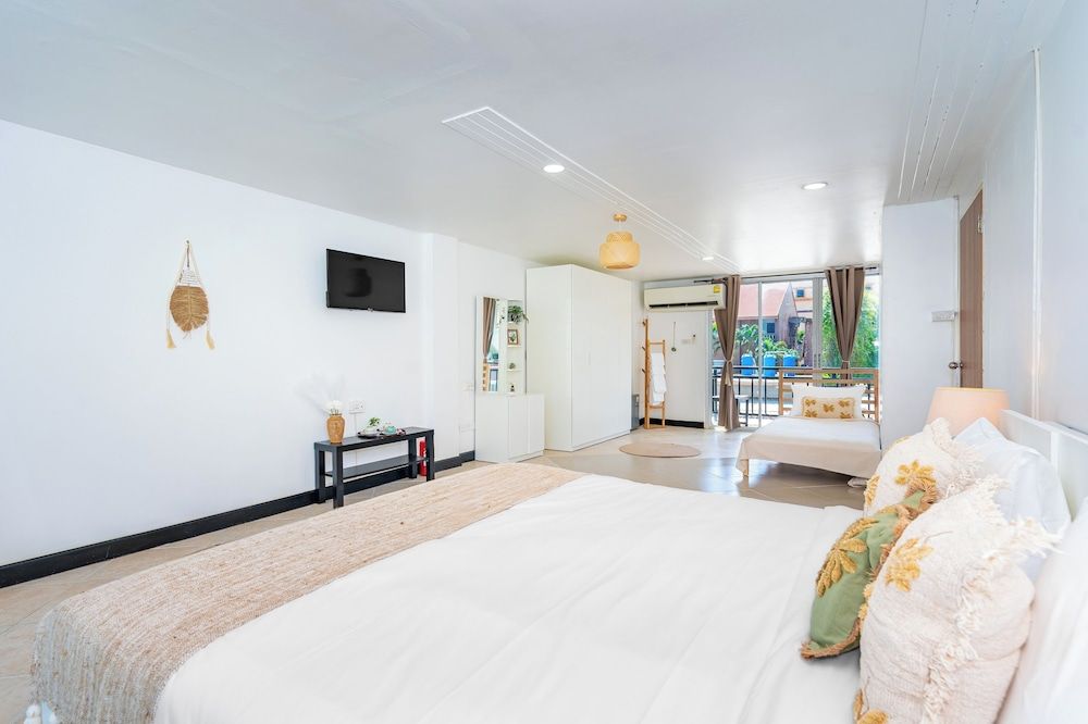 Kata Station Family Room, 1 Double Bed 3