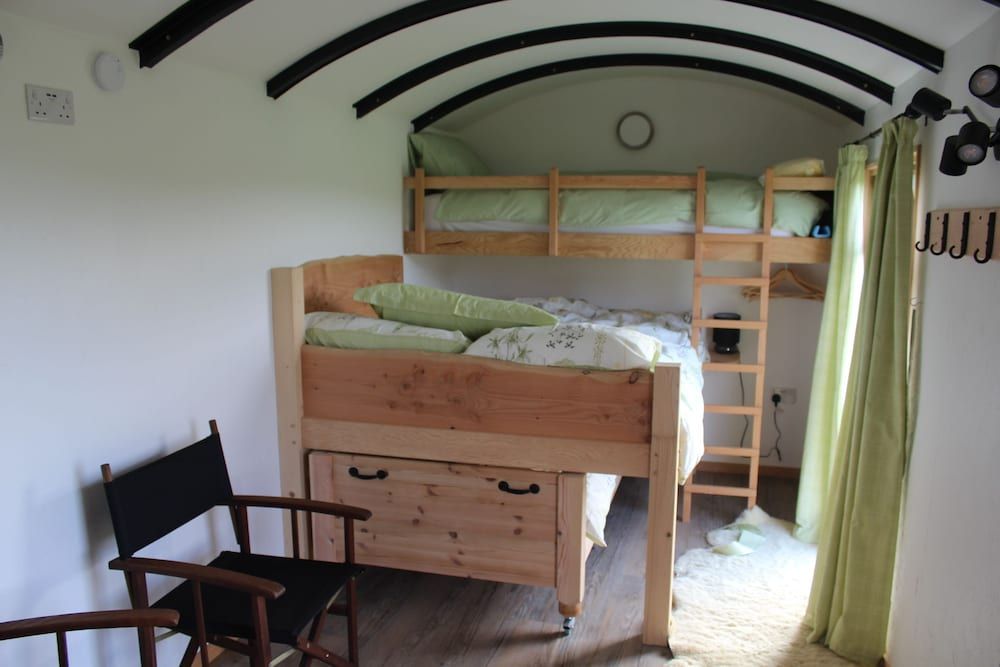 Cabin (Glamping Railway Wagon with Hot Tub)