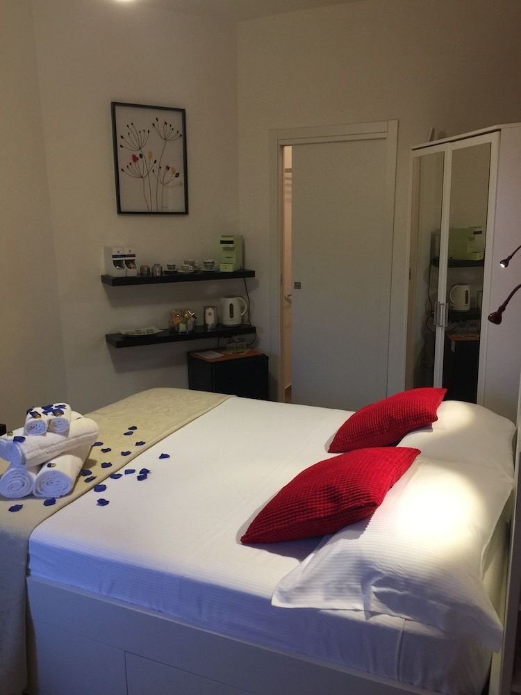 Classic Double Room, Partial Sea View