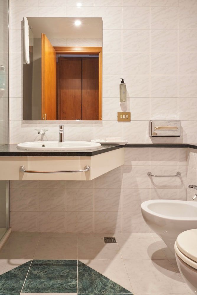 Hotel Cyrano Double Room Single Use 8