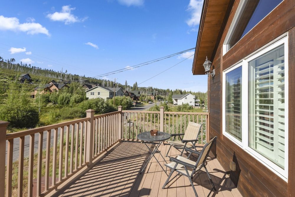 Mule Meadows Classy, Split Level South Tahoe Home! House, Multiple Beds, Balcony, Mountain View (Mule Meadows) 6