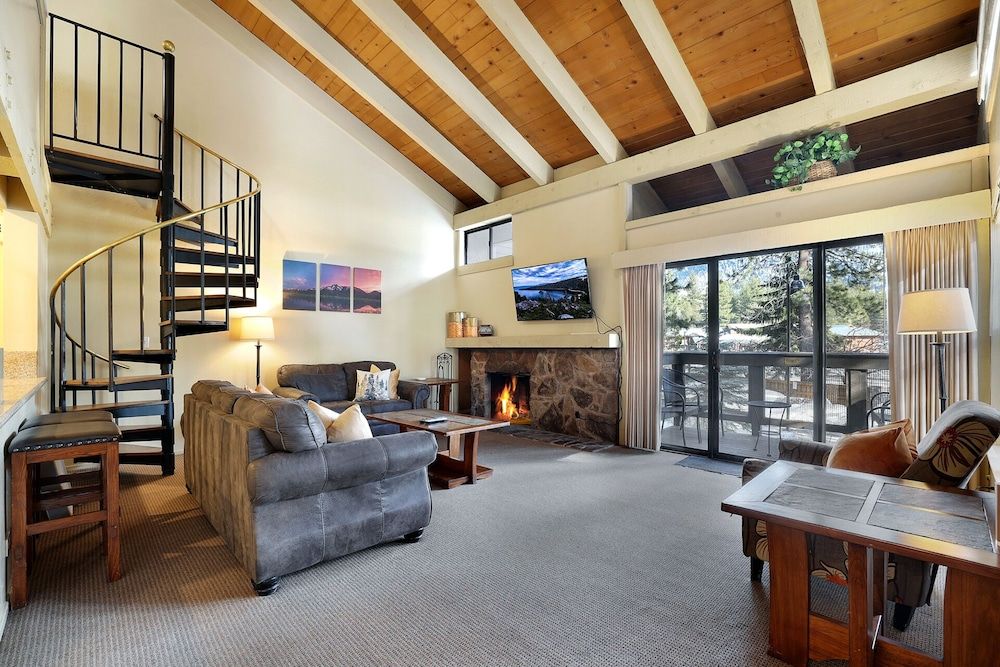 Lakeland Sandy Beach Retreat Private Escape Condo, Multiple Beds, Balcony, Mountain View (Lakeland Sandy Beach Retreat) 14