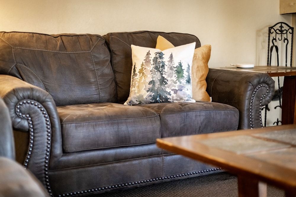 Lakeland Sandy Beach Retreat Private Escape Condo, Multiple Beds, Balcony, Mountain View (Lakeland Sandy Beach Retreat) 15