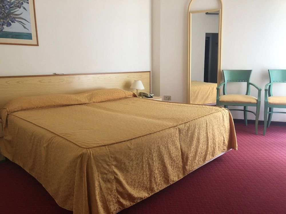 Double or Twin Room, Partial Sea View