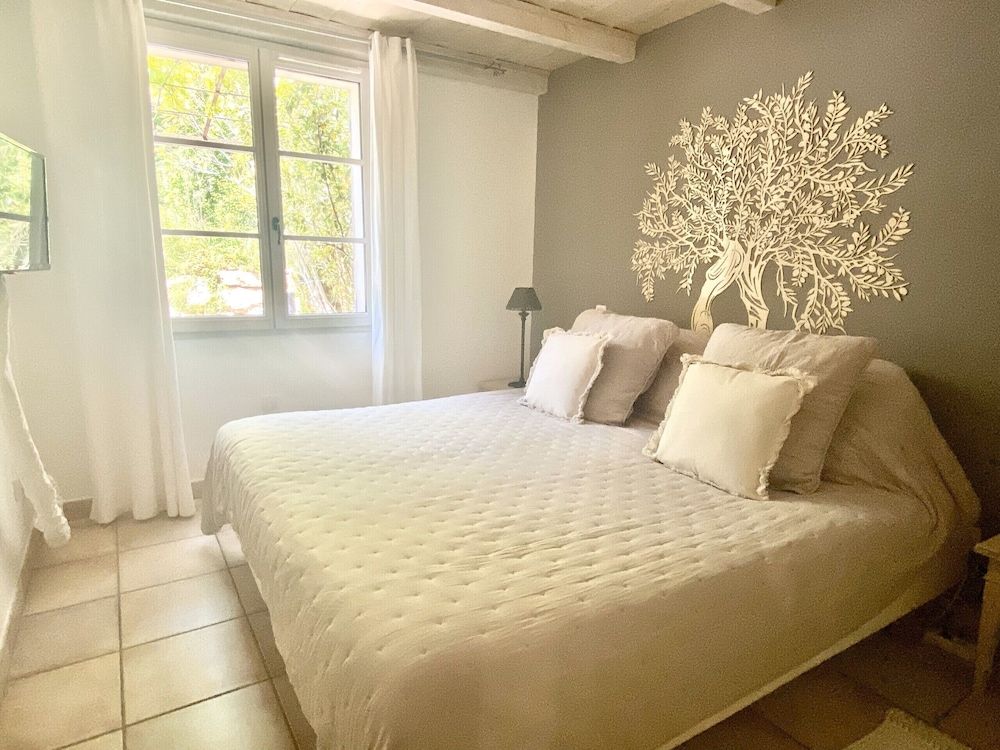 Superior Suite, Private Bathroom, Pool View (Olivier)