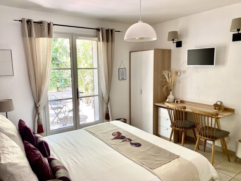 Comfort Double Room, Private Bathroom (Figuier)