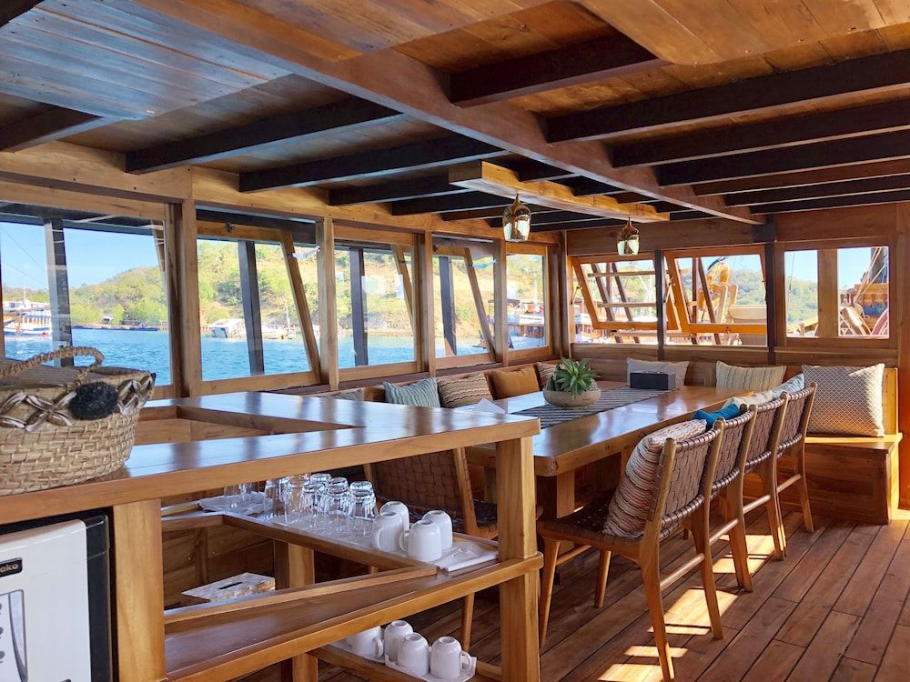 undefined Samara I Liveaboard 9
