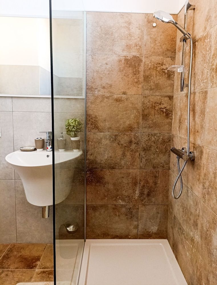 Kolossoi Guest House Deluxe Room 4