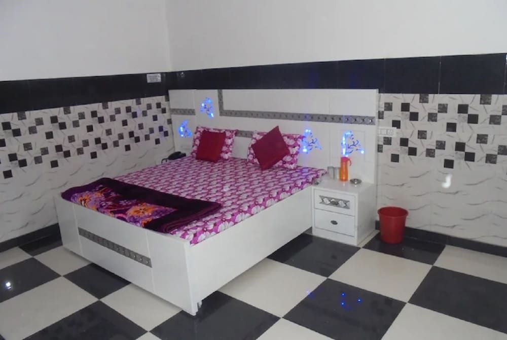 undefined Goroomgo Bansal Guest House Meerut 7