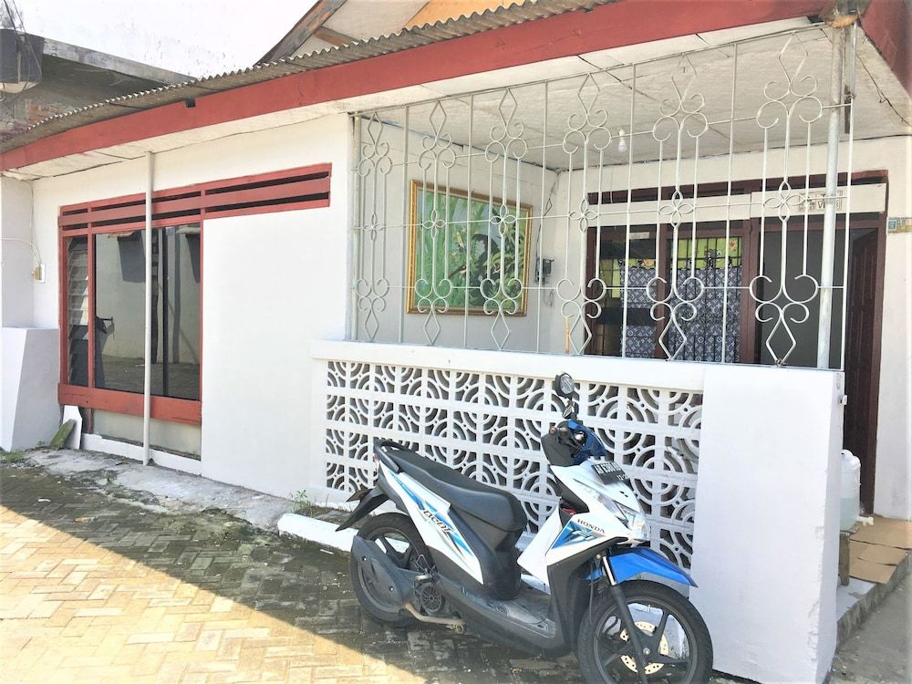 Tambak Bayan Guesthouse