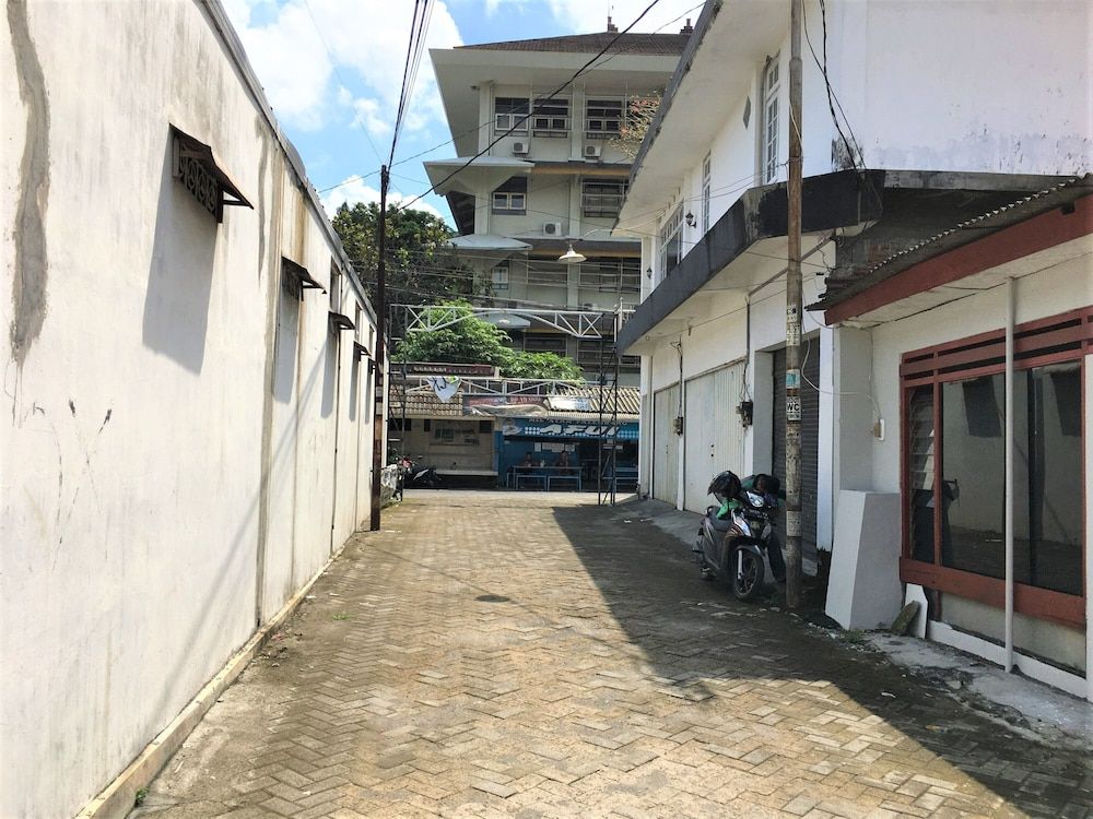 Tambak Bayan Guesthouse