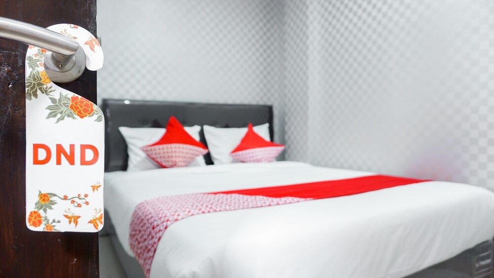 OYO 2609 Black Dots