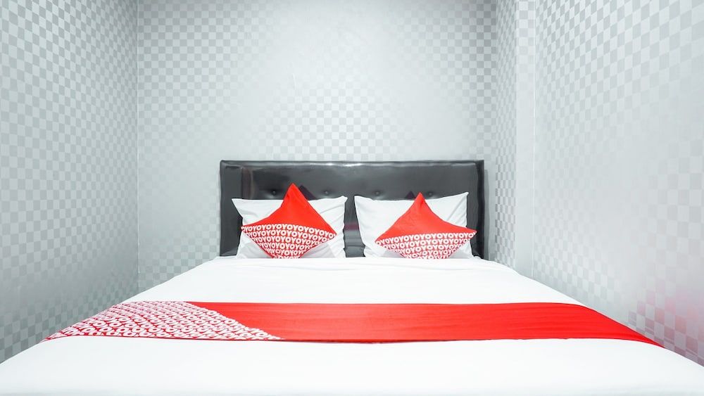 OYO 2609 Black Dots