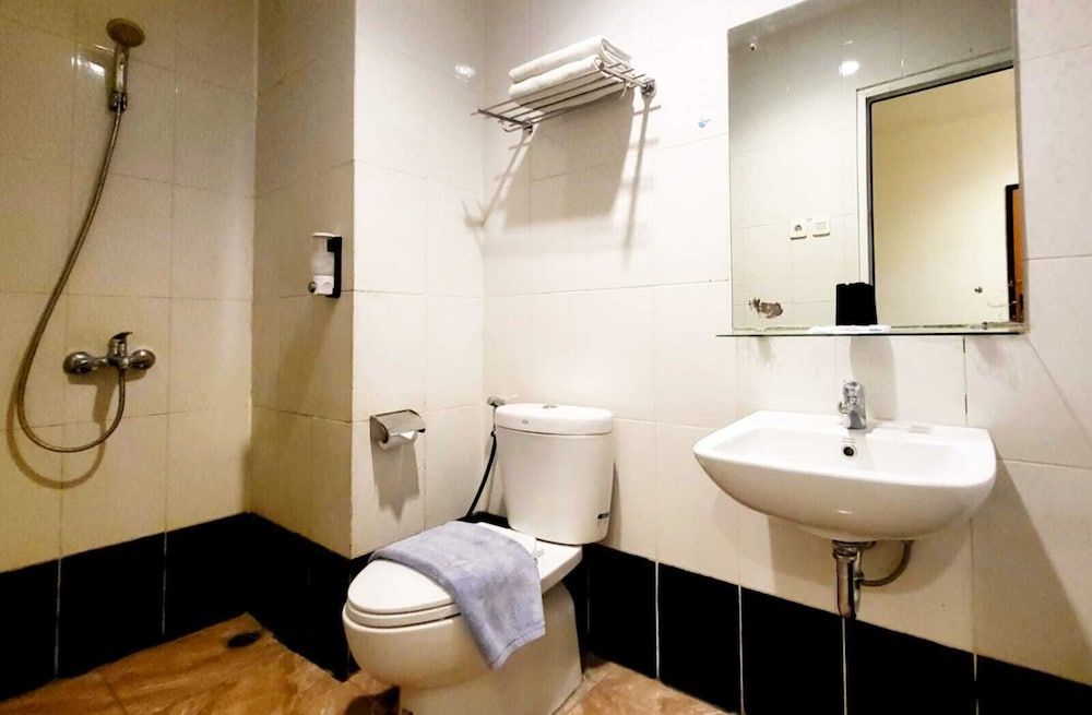 Marilyn Hotel Serpong Superior Twin Room 5