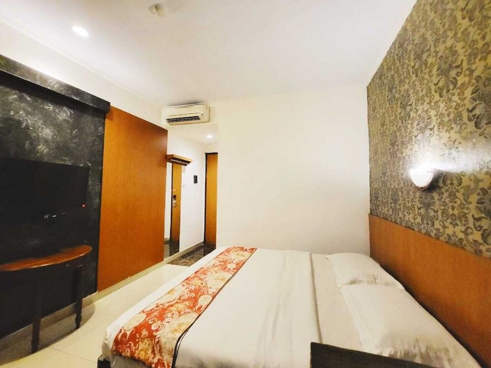 Marilyn Hotel Serpong Deluxe Double Room 4