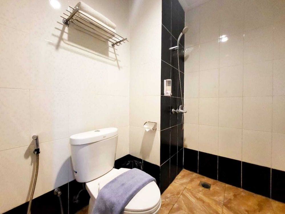 Marilyn Hotel Serpong Deluxe Twin Room 4