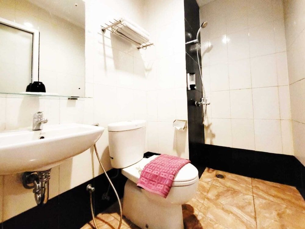 Marilyn Hotel Serpong Deluxe Double Room 3