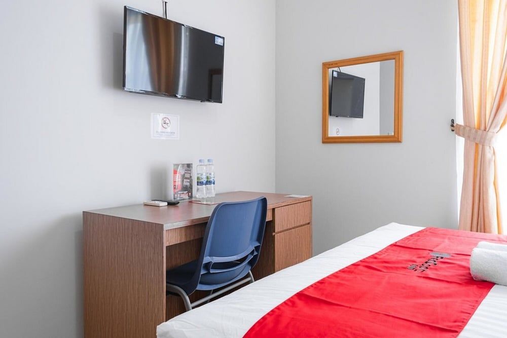 Double Room (RedDoorz)