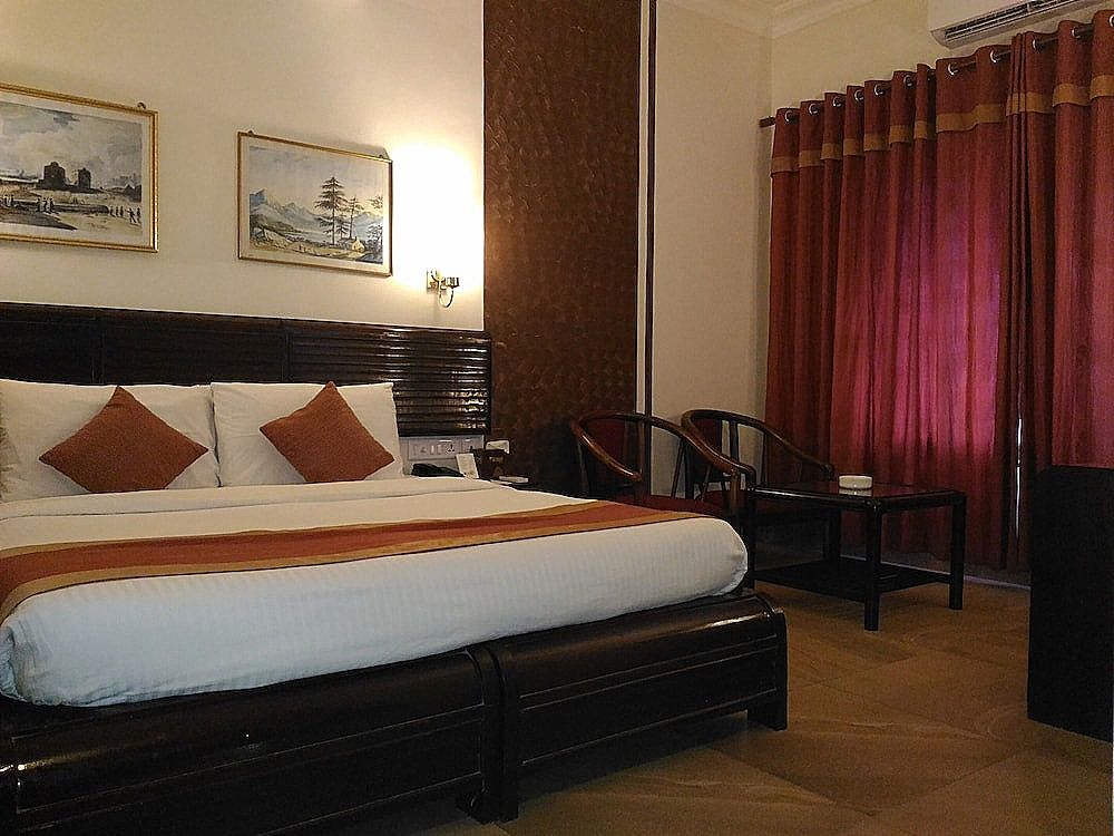 Hotel Yuvarani Residency Superior Room 3