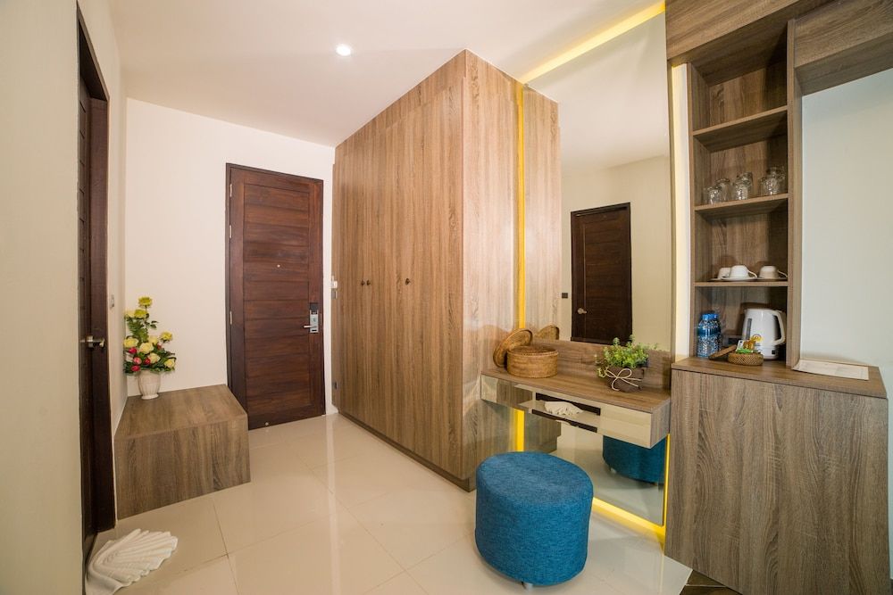 Oceana Resort Phuket Premium Triple Room 6