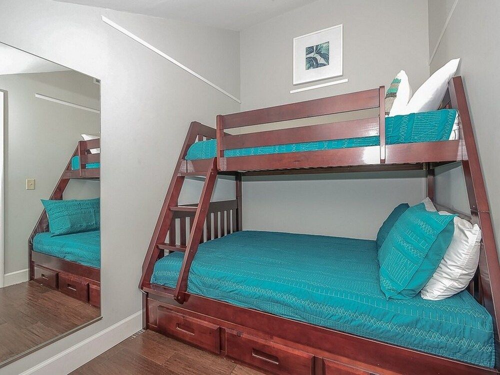 House, Multiple Beds, Kitchen, Pool View (17 South Live Oak)