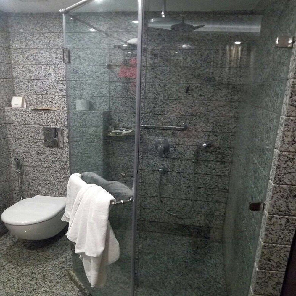 Clarks Avadh Executive Room with King or Twin Beds 6