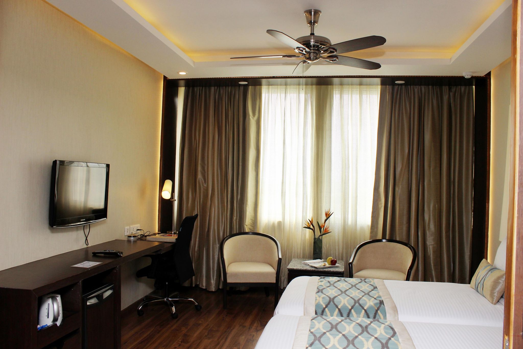 Clarks Avadh Executive Room with King or Twin Beds 8
