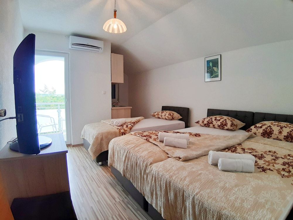 Deluxe Studio Suite