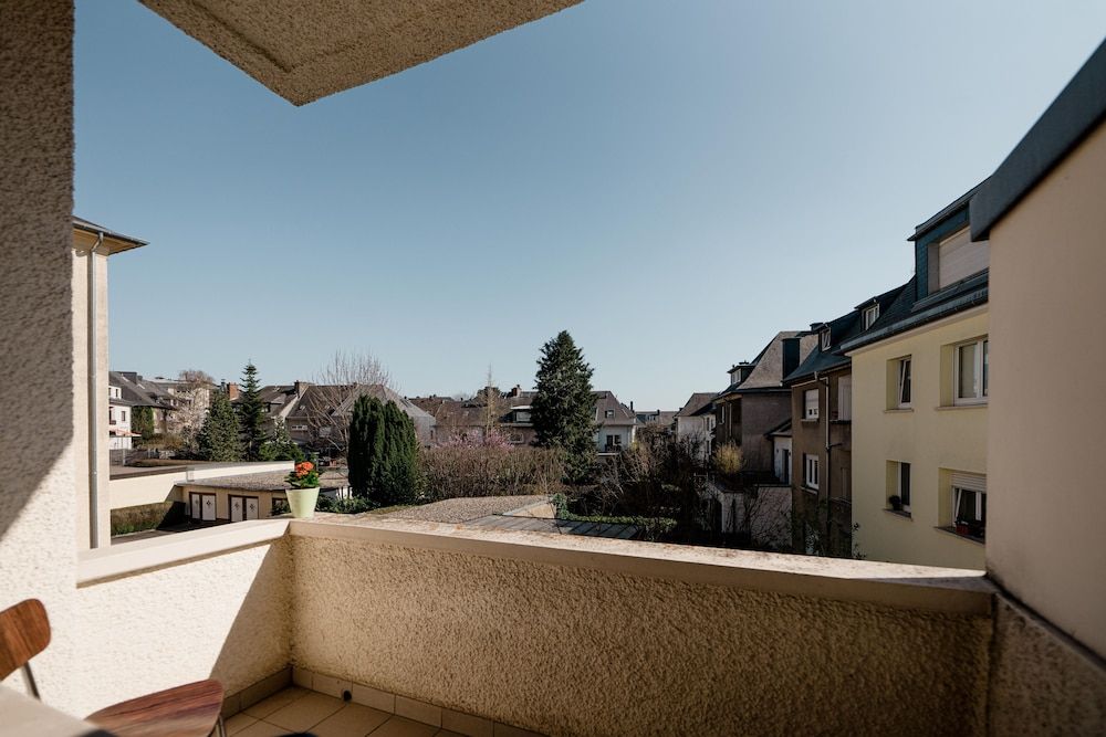 undefined Charming Stay Fast WiFi Full Kitchen 10