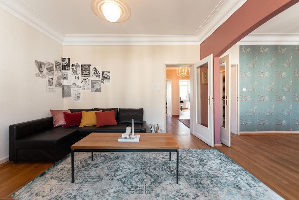 undefined Charming Stay Fast WiFi Full Kitchen 9