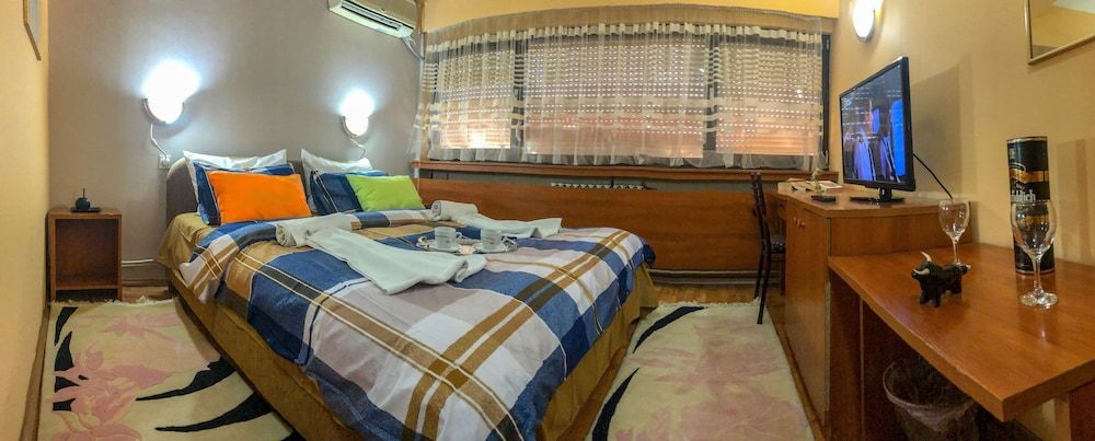 Room-hotel Square Macedonia Room, 4 Bedrooms, Terrace 12