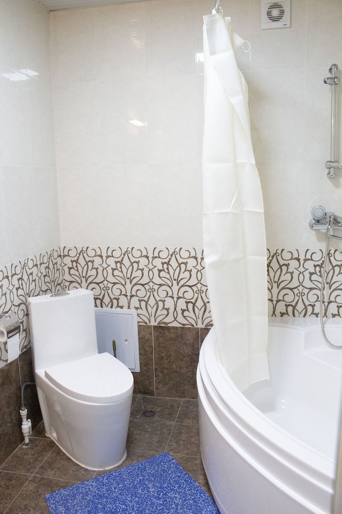 Deep Soaking Bathtub