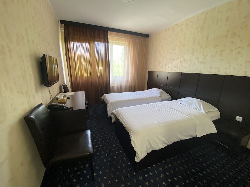 Standard Twin Room, City View
