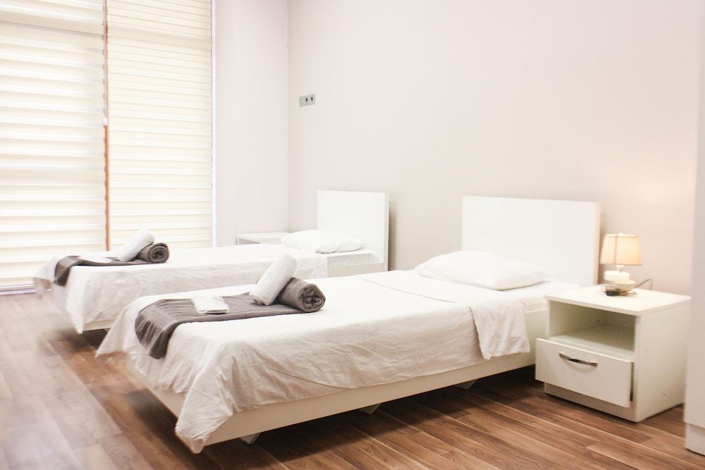 Check-in Baku Hotel & Hostel Comfort Twin Room, 2 Twin Beds (Private External Bathroom) 6