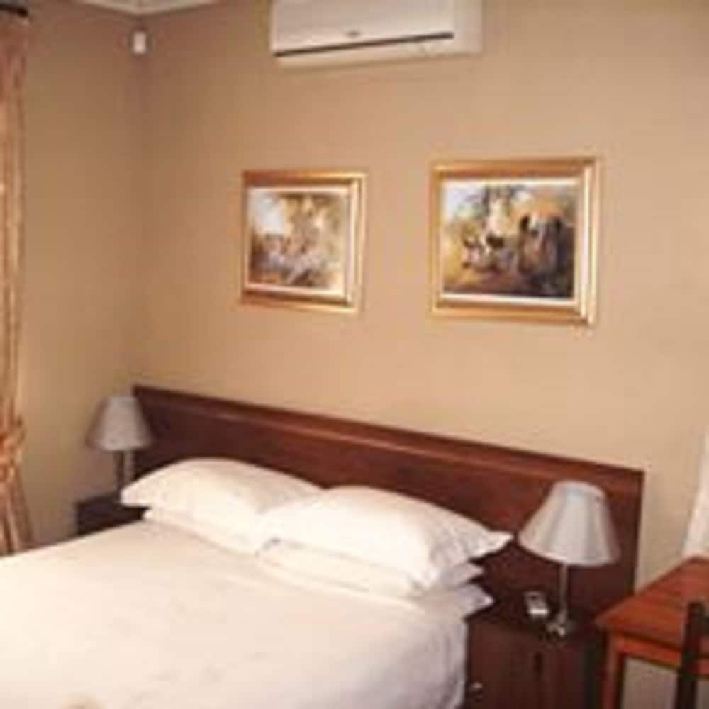 Silverline Guest Lodge Standard Double Room 5
