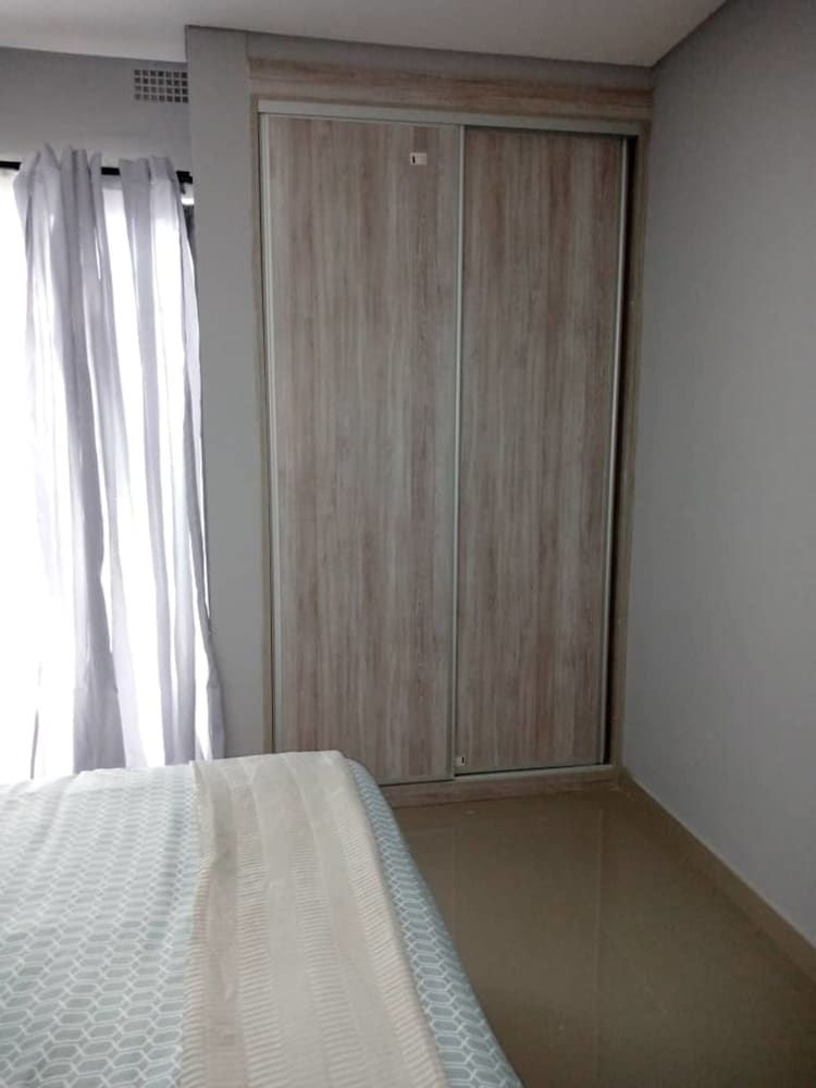 undefined 2 Bedrooms House in Heart of Kalundu 8