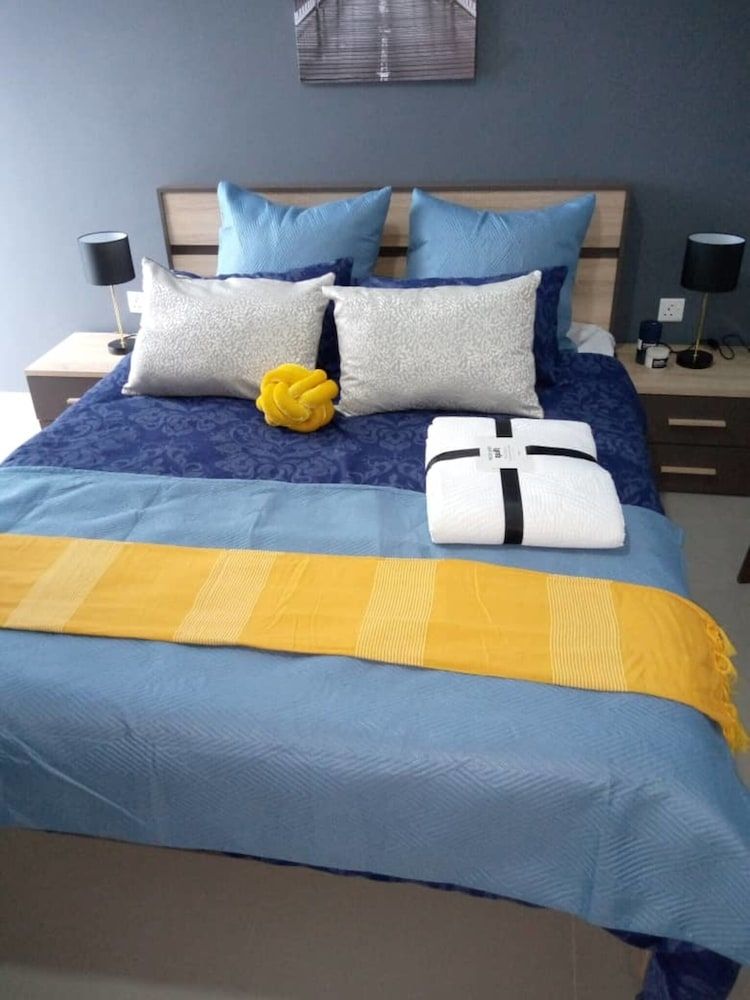 undefined 2 Bedrooms House in Heart of Kalundu 5