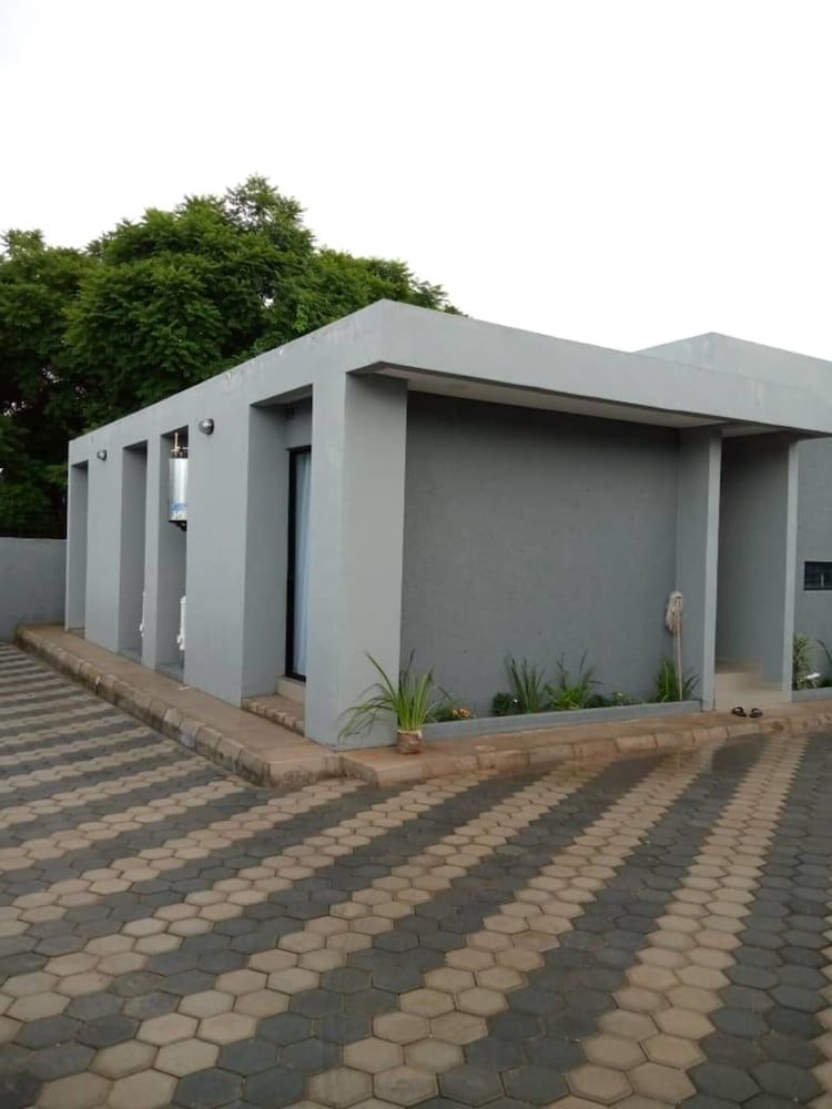 undefined 2 Bedrooms House in Heart of Kalundu 2