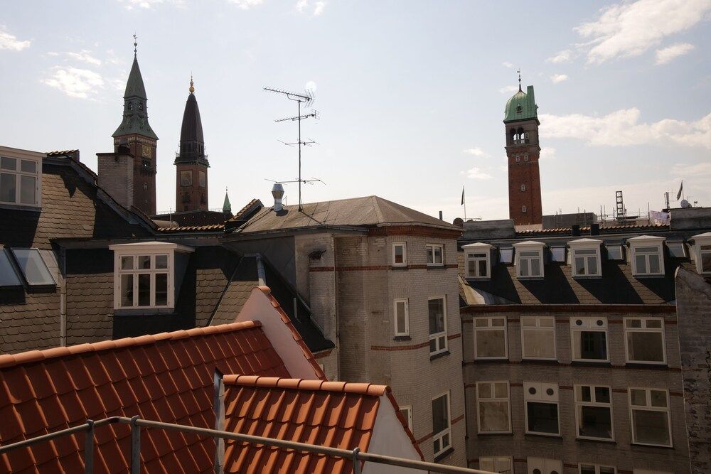 Rent a place 5 City Apartment, 4 Bedrooms 12