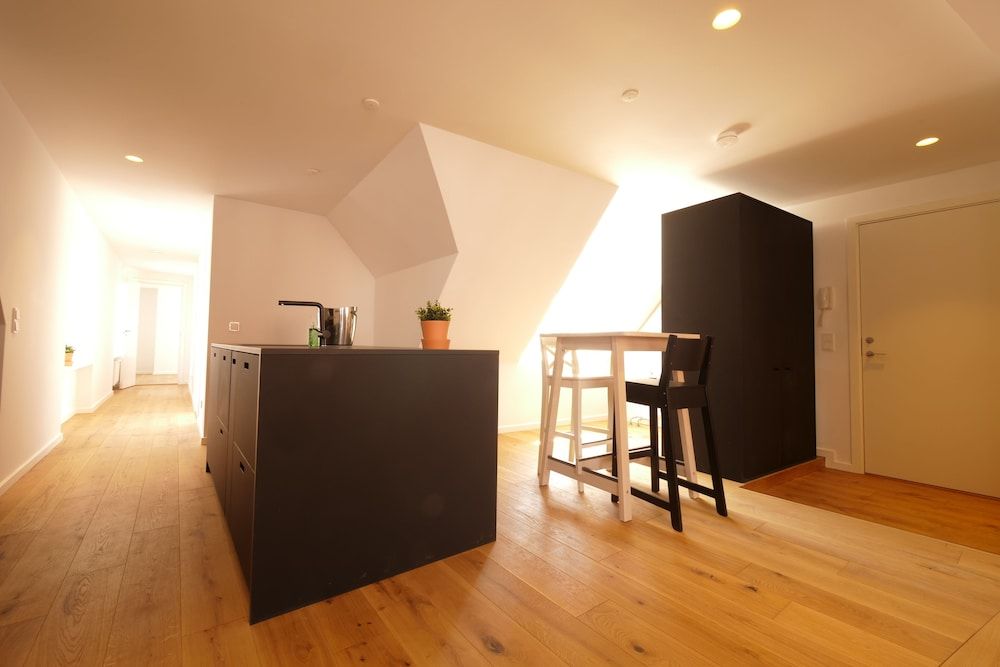 Rent a place 5 City Apartment, 4 Bedrooms 18