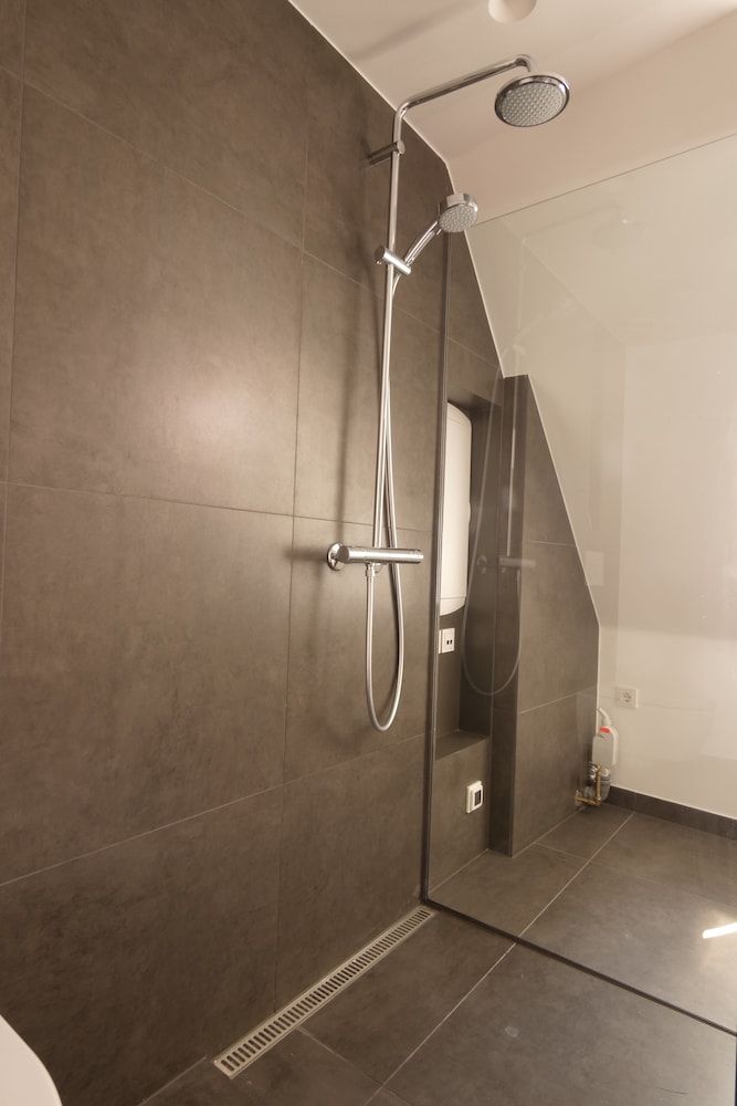 Rent a place 5 City Apartment, 4 Bedrooms 15