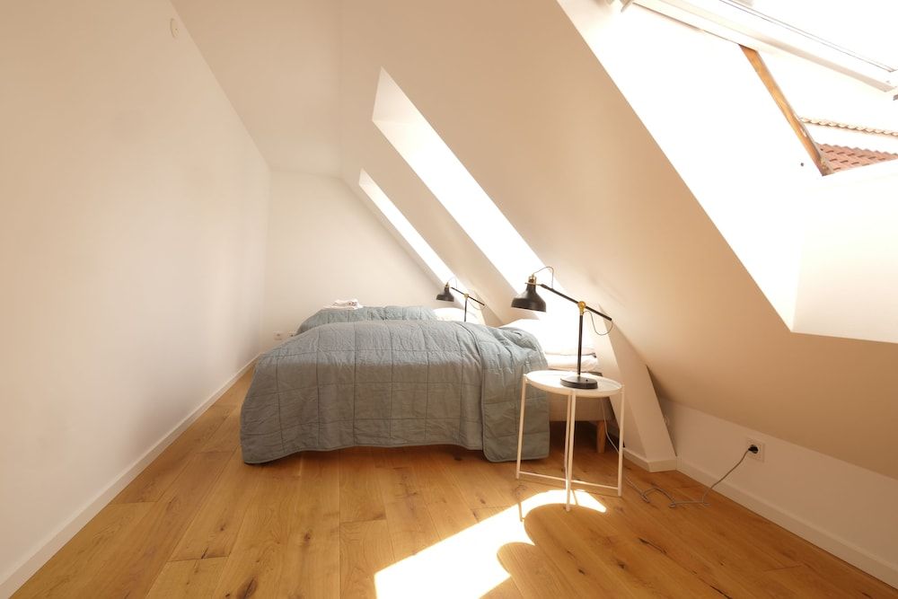 Rent a place 5 City Apartment, 4 Bedrooms 16