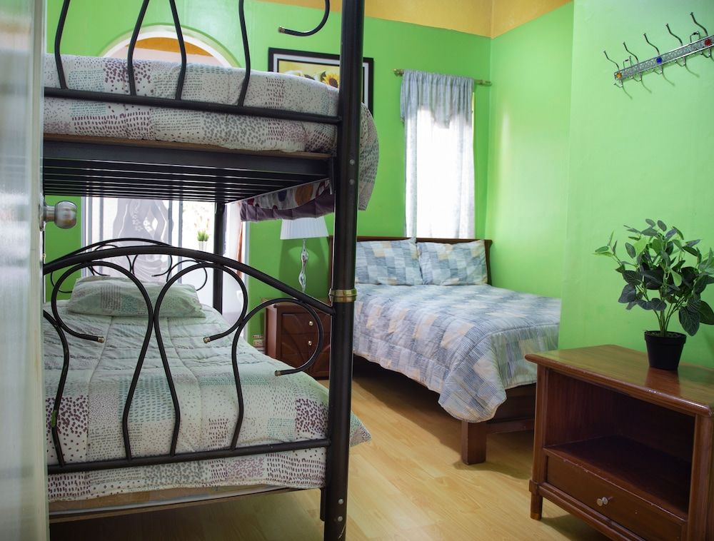 Hostal Whipala Family Room, City View 5