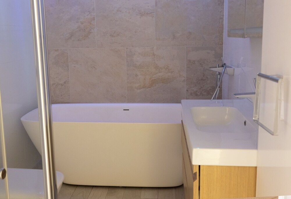 2ndhomes 144 m2 Stylish 3BR Center Home Superior Apartment 7