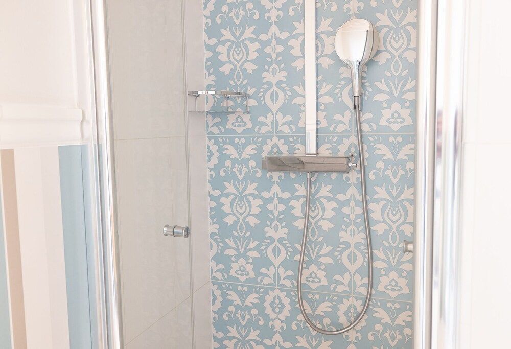 2ndhomes 144 m2 Stylish 3BR Center Home Superior Apartment 6